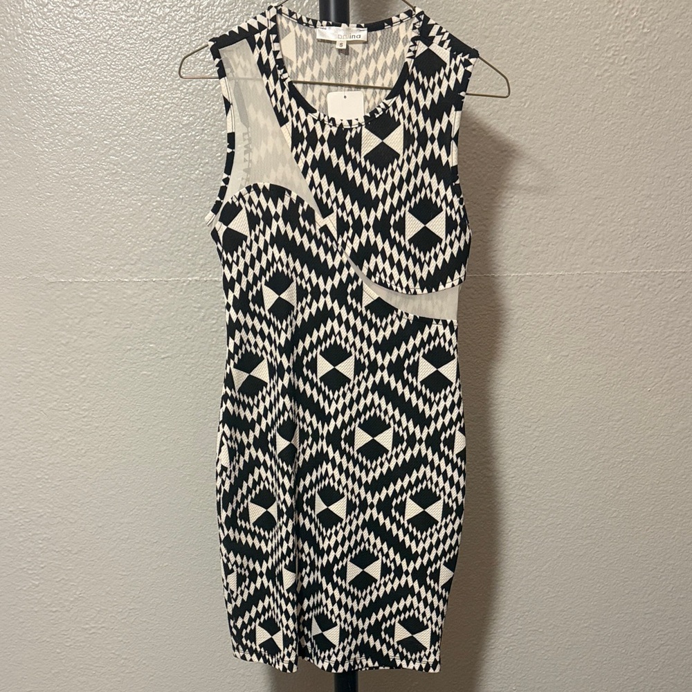 Sleeveless Geometric Black and White Sheath Dress